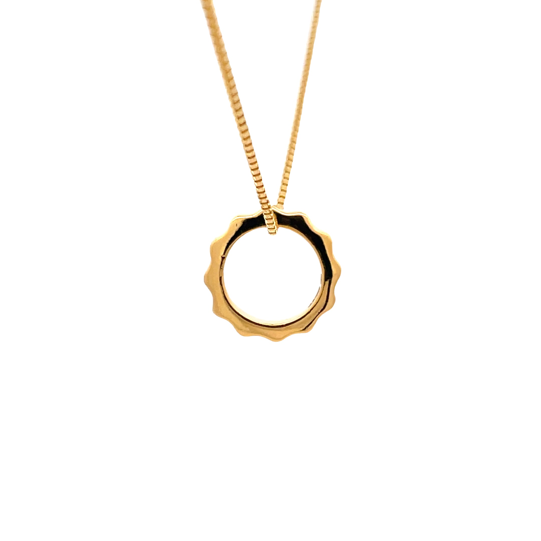 Best gold pendant to buy for women & men